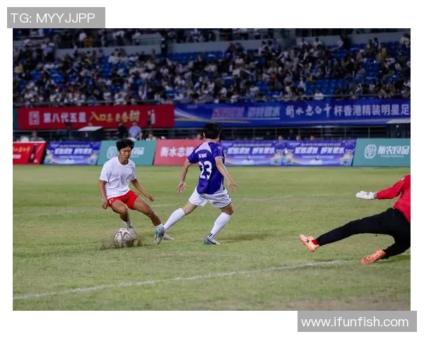 与足球明星的合拍之旅：探索他们背后的故事与梦想